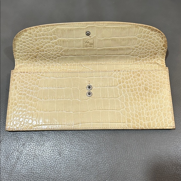 Graphic Image Alligator Clutch 10”x4” GUVC - Picture 2 of 7